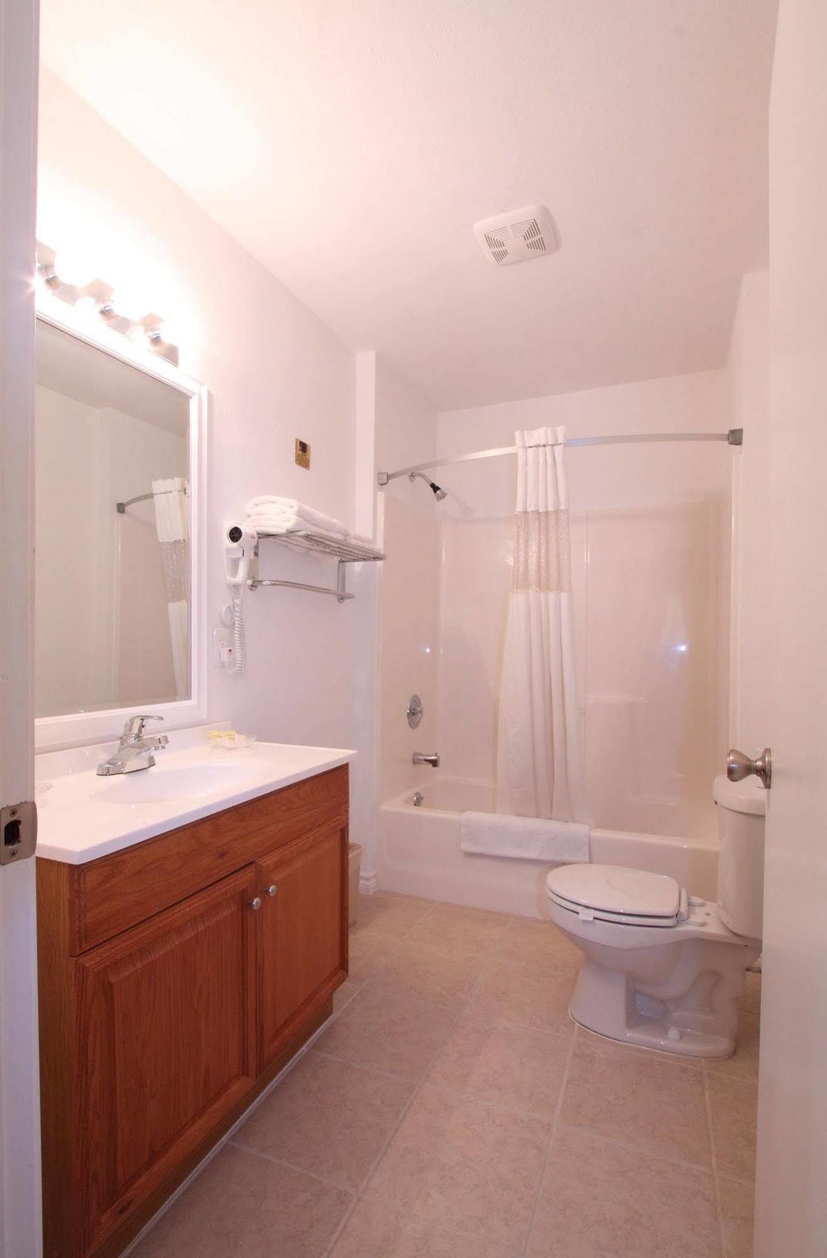 Hempstead Country Inn & Suites ภายนอก รูปภาพ